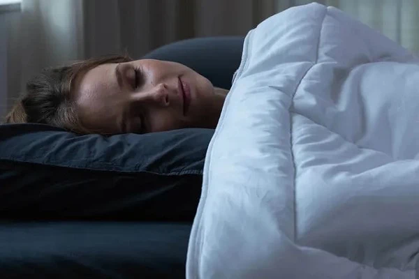 Høye vektdyne dame sover